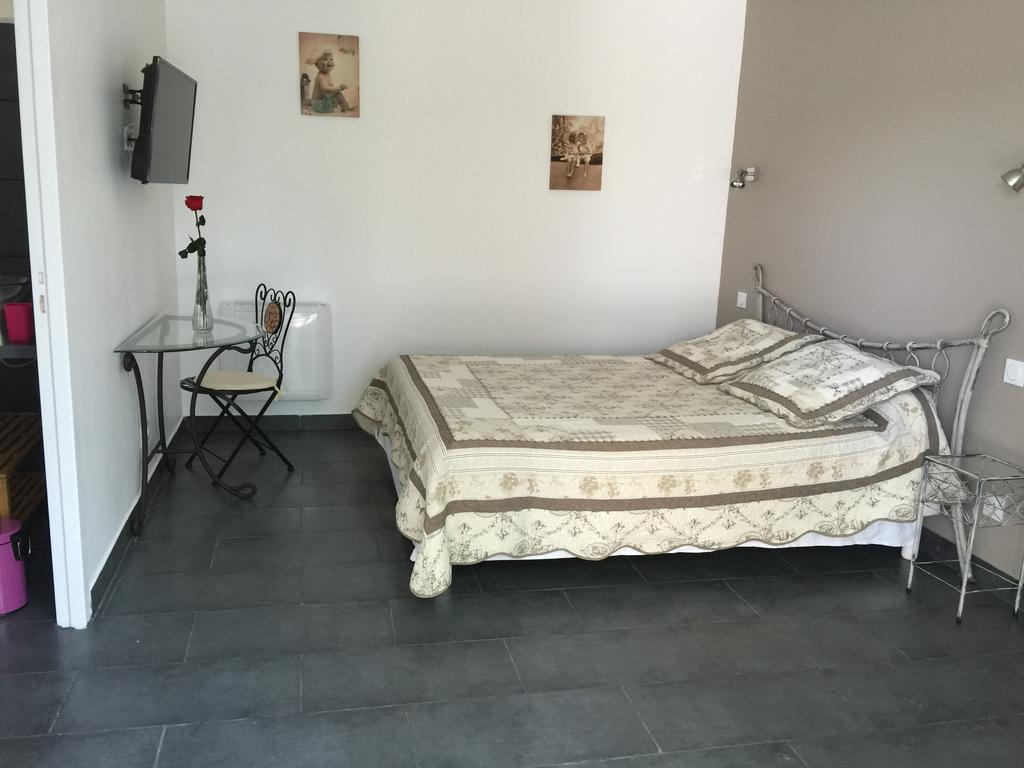 Chambres D'Hotes Le Mas Du Bijou Bleu Puget-sur-Argens Esterno foto