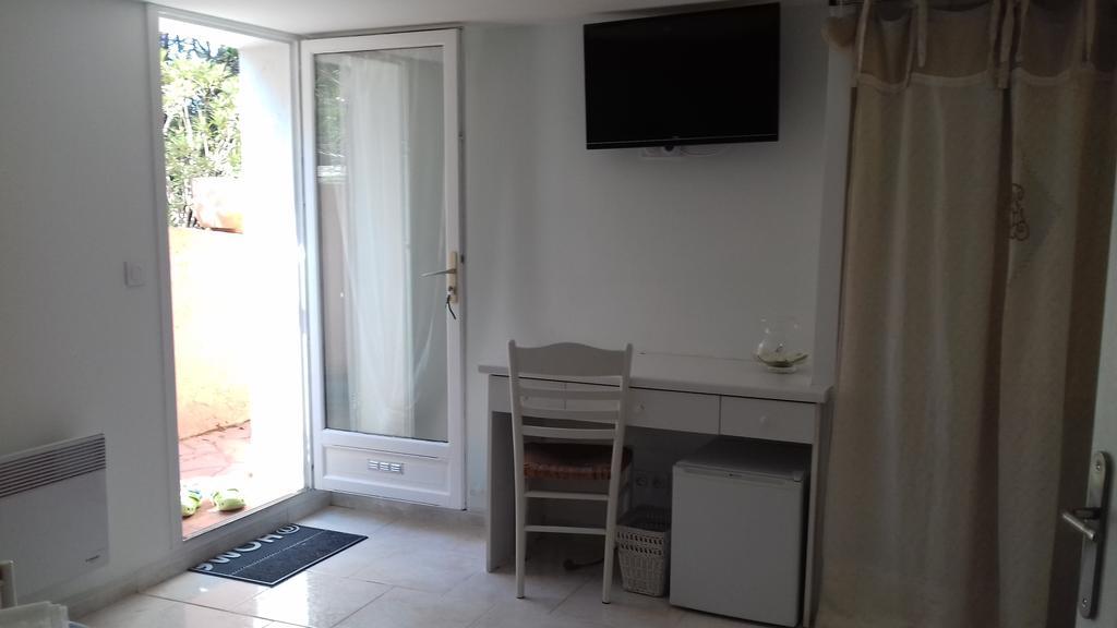 Chambres D'Hotes Le Mas Du Bijou Bleu Puget-sur-Argens Esterno foto